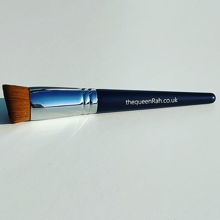 Makeup brushes and accessary makeup bag
– thequeenRah